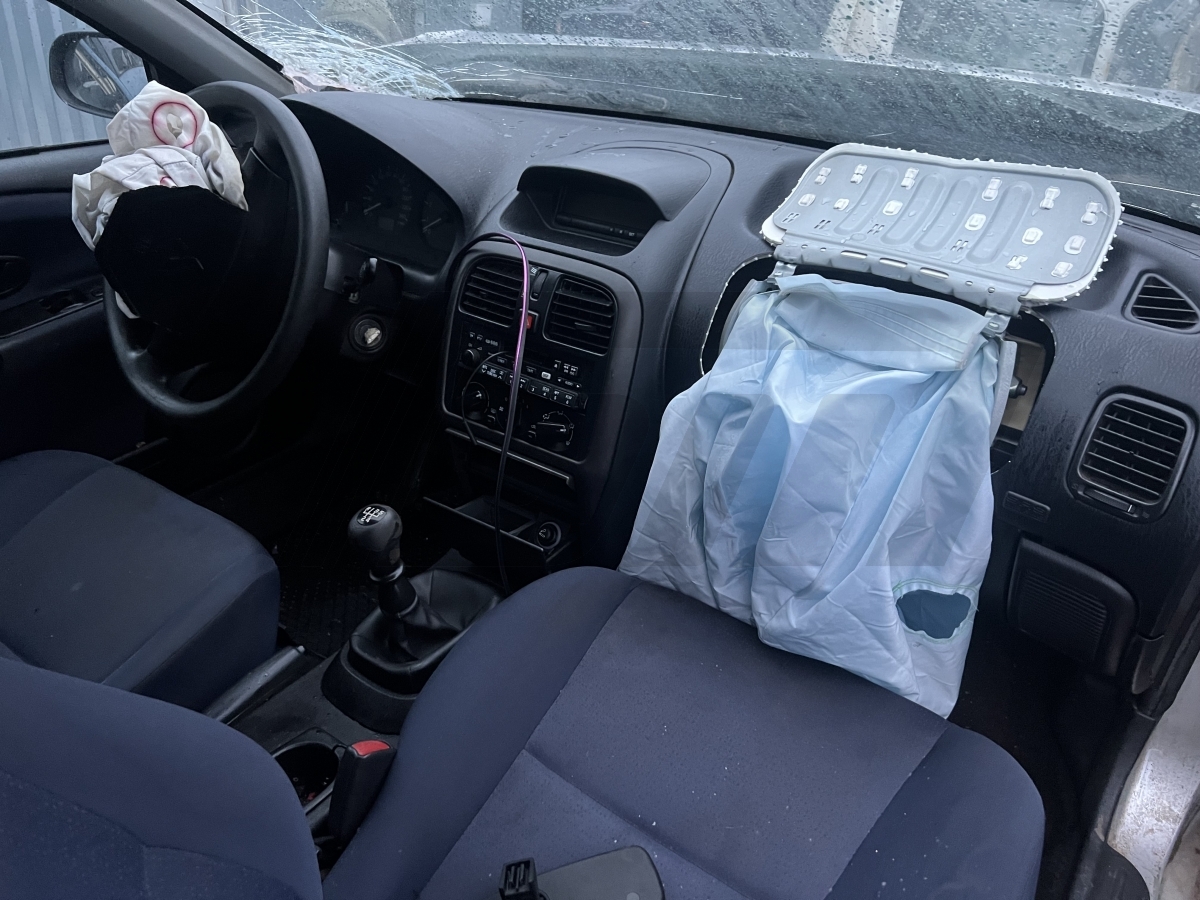 Разборка Mitsubishi Carisma 2003 г.в. с пробегом 250 000 км