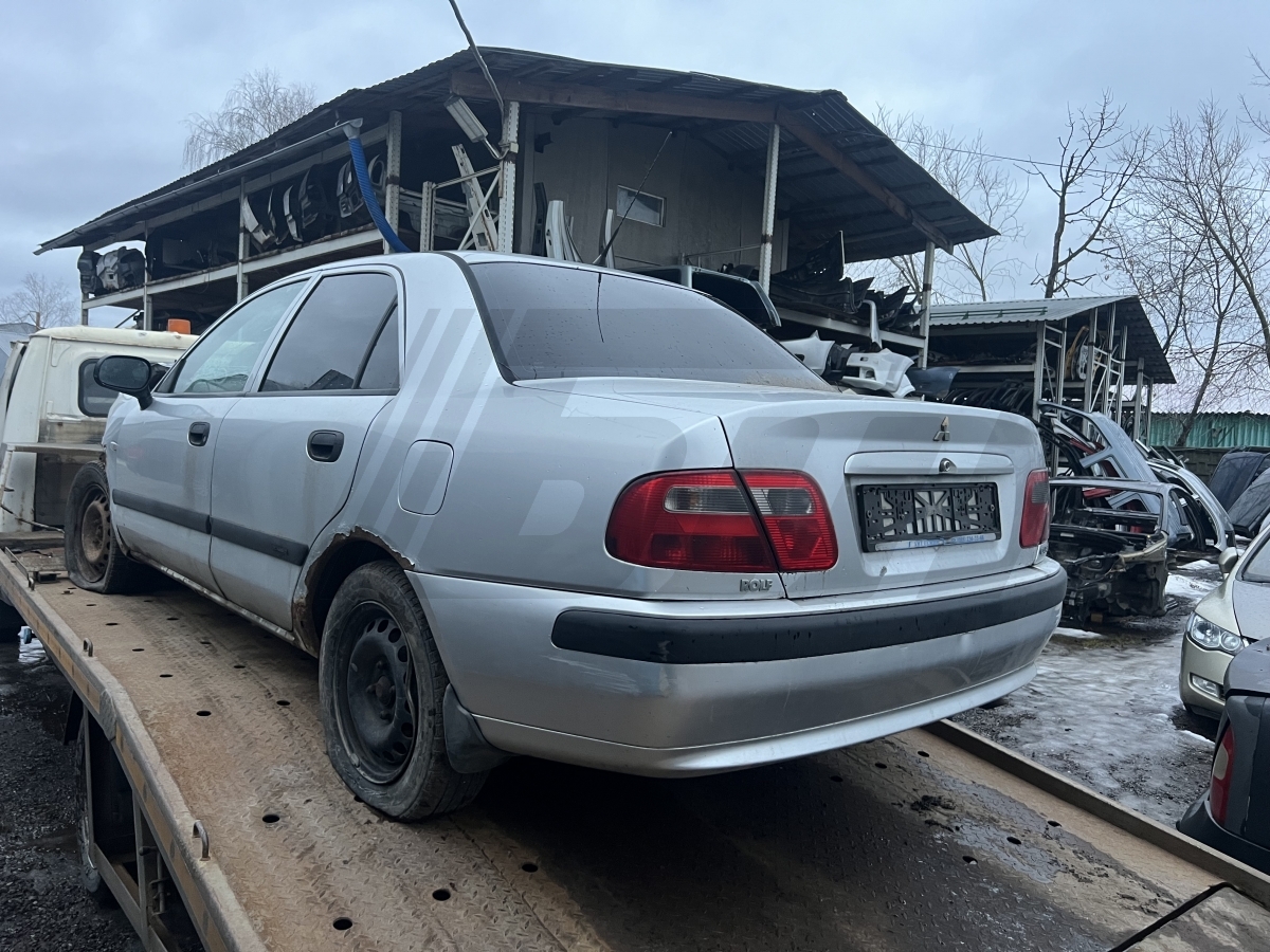 Разборка Mitsubishi Carisma 2003 г.в. с пробегом 250 000 км