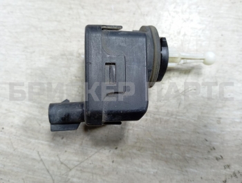 Моторчик корректора фар на Митсубиси Каризма I поколение рестайлинг MR245725