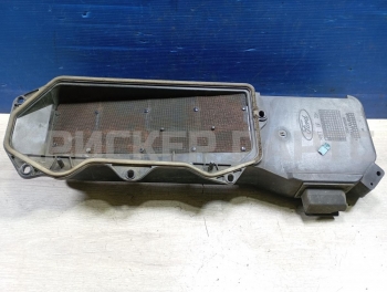 Корпус салонного фильтра на Форд Фиеста MK5 2S61A11560