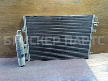 Радиатор кондиционера (конденсер) на Рено Клио / Симбол Симбол II 8200757789