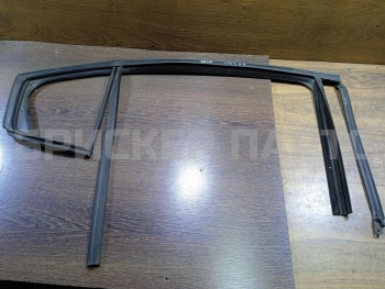 Уплотнитель двери задней правой на Шевроле Круз 1 поколение (J300) 42490957