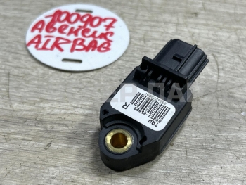 Датчик удара (AIRBAG) на Тойота Авенсис 2 (T250) 8983305020