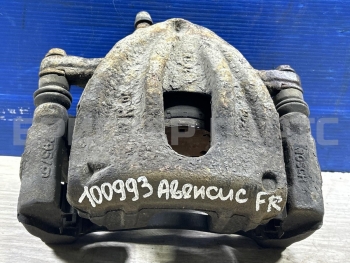 Суппорт передний правый на Тойота Авенсис 2 (T250) 4773005060