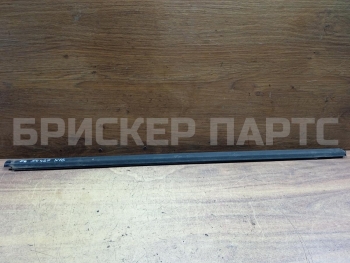 Уплотнитель стекла двери передней правой (бархотка) на Ниссан Альмера Н16 808204M500