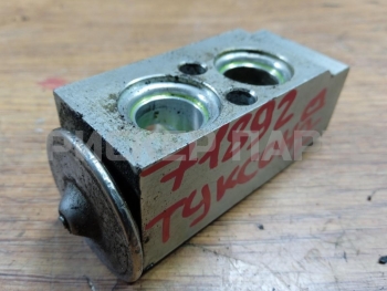 Клапан ТРВ на Хендай Тусан 1 поколение 976262E100