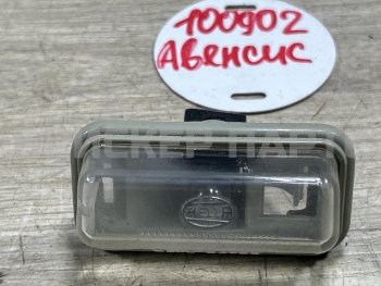 Плафон подсветки заднего номера на Тойота Авенсис 2 (T250) 8127005042