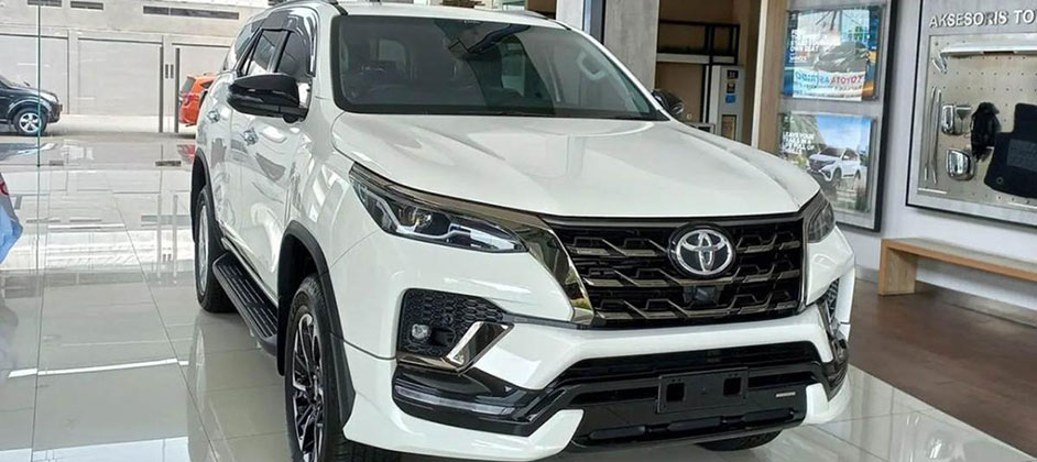 Компания Toyota начала продажи обновленного внедорожника Fortuner GR Sport